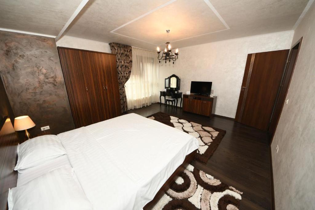 Fly - Regim Hotelier Galati Exterior photo